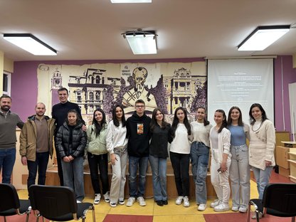 ПРОМОЦИЈА НА ДОКУМЕНТАРНИОТ ФИЛМ „ФАЌАЧИ НА РАСЕЛЕНИ СЕЌАВАЊА: СЛУЧАЈОТ НА ЗИСА ХАЏИЕВСКИ“ ВО ОРГАНИЗАЦИЈА НА МАКЕДОНСКОТО НАУЧНО ДРУШТВО – БИТОЛА