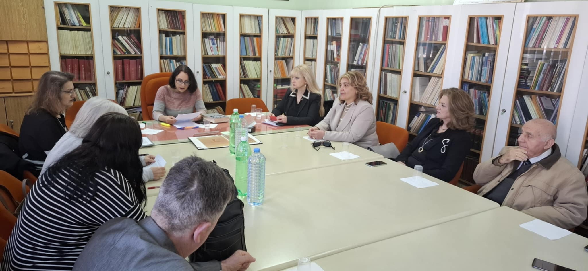 ТРКАЛЕЗНА МАСА „ЖЕНСКИ КНИЖЕВЕН ХАБИТУС“ ВО ОРГАНИЗАЦИЈА НА МАКЕДОНСКОТО НАУЧНО ДРУШТВО – БИТОЛА